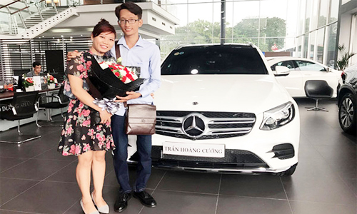 Vợ 9X tặng chồng Mercedes tiền tỷ khiến dân mạng “phát hờn”