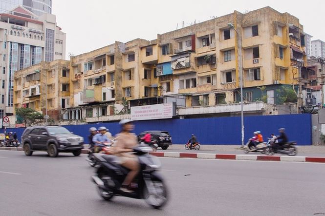 Cảnh hoang tàn khu chung cư trên “đất vàng” giữa Thủ đô