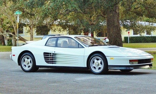 Ferrari Testarossa lung linh giá 1,75 triệu USD