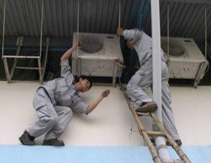 Những chiêu móc túi khách hàng của thợ sửa điều hòa