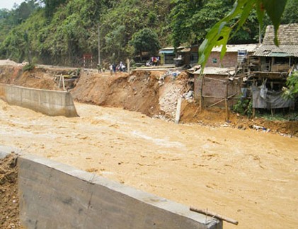 Sông Hồng đột ngột xuất hiện lũ lớn