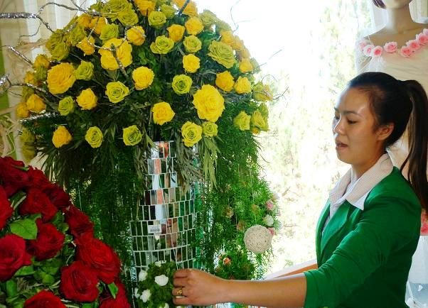 Ngắm lẵng hoa Tình nhân giá 15 triệu tươi mãi không tàn