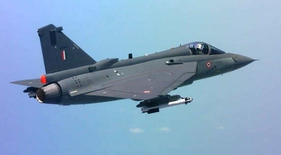 HAL Tejas là loại  máy bay chiến đấu một chỗ ngồi hạng nhẹ (light fighter) được Ấn Độ tự nghiên cứu và chế tạo từ những năm 1990. Đến năm 2001, những chiếc HAL Tejas đầu tiên đã được bay thử nghiệm thành công. Nguồn ảnh: Quora.