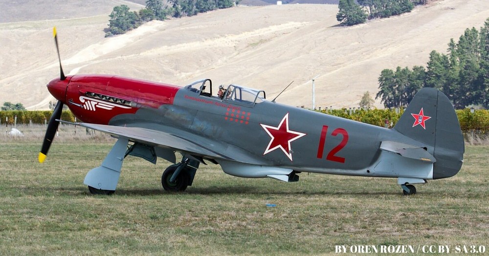 Chuyến bay thử nghiệm đầu tiên của chiếc  tiêm kích Yak-3 là vào tháng 4/1941, nghĩa là trước khi chiến tranh thế giới thứ hai được nổ ra, tuy nhiên phải mãi đến tận những năm 1944 chiếc máy bay này mới được đưa vào sản xuất hàng loạt. Nguồn ảnh: CCBY.