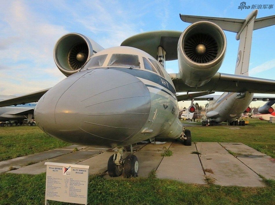  Máy bay cảnh báo sớm Antonov An-71 bay chuyến đầu tiên vào năm 1985, đây là chiếc máy bay được sản xuất dưới thời Liên Xô và nó có hình dạng rất... không được bình thường. Nguồn ảnh: Sina.