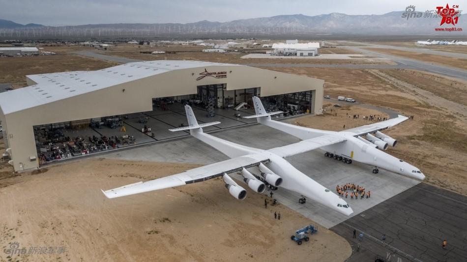 Hôm 31/5 vừa qua,  bệ phóng trên không Stratolaunch 351 của Mỹ đã chính thức được ra mắt. Đây thực chất là một chiếc máy bay có trọng lượng nhẹ, kết cấu vững chãi và động cơ cực khỏe chuyên được dùng để "mang vác" các tàu con thoi, vệ tinh nhân tạo phóng lên bầu khí quyển Trái Đất. Nguồn ảnh: Top81.