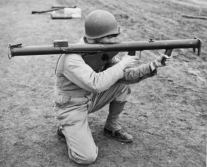 Được sản xuất hàng loạt vào năm 1942, Bazooka là khẩu  súng chống tăng không giật cỡ nhỏ có thể sử dụng chỉ bởi một người do Mỹ chế tạo trong Chiến tranh Thế giới thứ 2. Nguồn ảnh: Wiki.