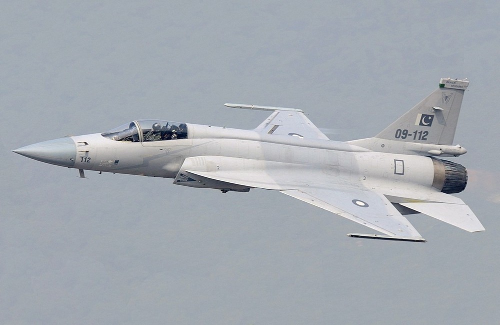  Chiến đấu cơ JF-17 Thunder hay còn có tên gọi khác là Fighter China-1 (FC-1) Kiêu Long là loại tiêm kích đa năng một chỗ ngồi được phát triển bởi Trung Quốc và Pakistan. Nguồn ảnh: Wiki.