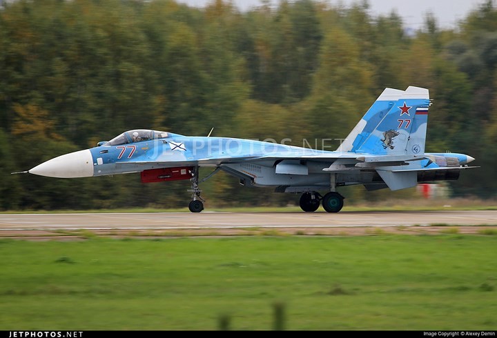  Sukhoi Su-33 (tên ký hiệu của NATO 'Flanker-D') là một máy bay chiến đấu hải quân được Sukhoi sản xuất vào năm 1982 cho tàu sân bay. Ảnh: Jetphotos.