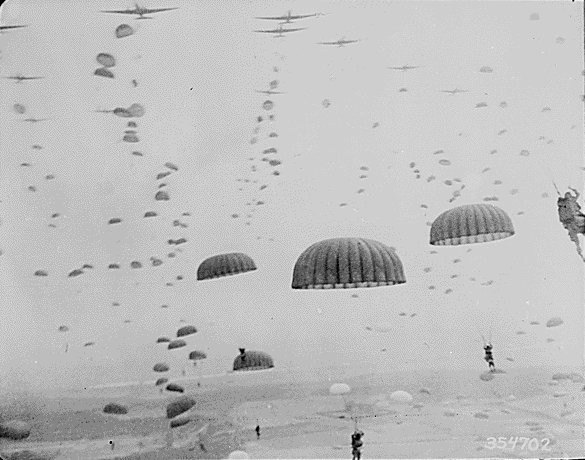 Chiến dịch đổ bộ đường không mang tên  Market Garden được diễn ra vào cuối năm 1944, là một trong các nỗ lực của Mỹ và Đồng Minhnhằm chấm dứt Chiến tranh Thế giới thứ hai trước Giáng sinh năm 1944. Nguồn ảnh: WWII.