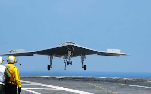  MQ-25 Stingray của hiện đang là phiên bản máy bay không người lái hiện đại nhất của Không quân Hải quân Mỹ. Dù vẫn nằm trong giai đoạn thử nghiệm, loại máy bay không người lái đã được nhiều chuyên gia đánh giá rất cao và được coi là quân át chủ bài của Không quân Hải quân Mỹ trong tương lai. Nguồn ảnh: Yahoo.