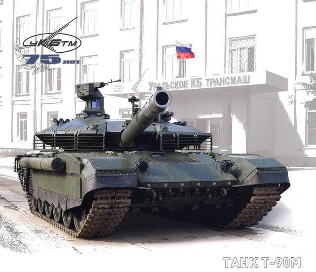 Đầu tiên cần phải khẳng định, T-90M dù giống T-90 về cái mã định danh "T-90" nhưng về cơ bản,  xe tăng T-90M là bản nâng cấp toàn diện, khác hoàn toàn T-90 về cả thân, vỏ, tháp pháo, pháo cho tới thiết bị điện bên trong xe. Nguồn ảnh: Sina.