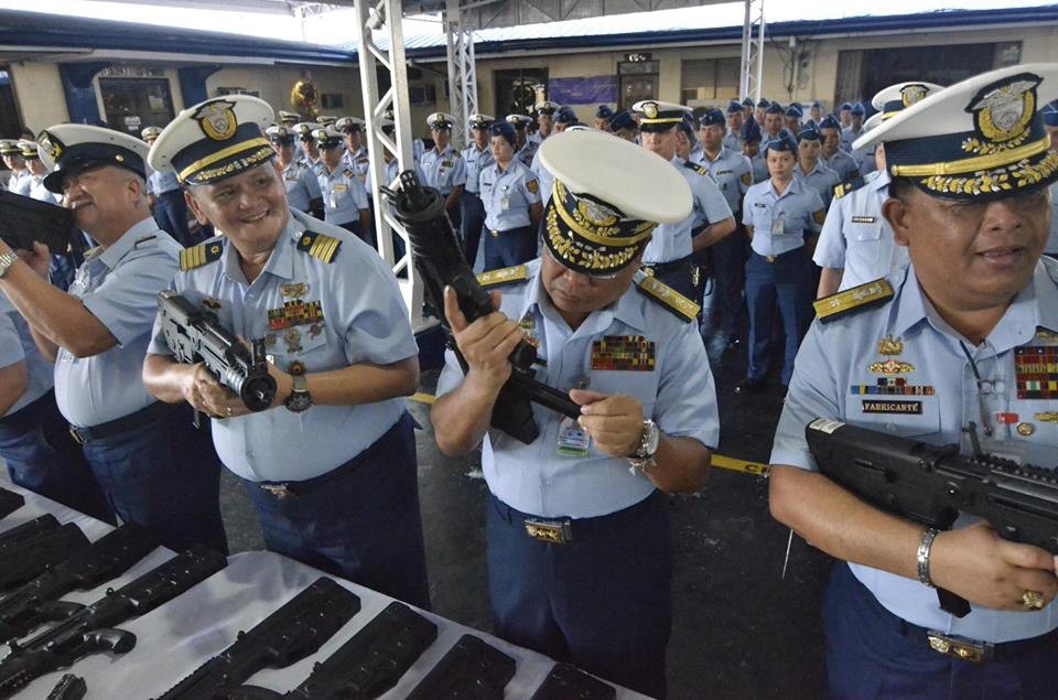 Vừa mới đây, Philippines đã tiếp nhận lô  súng Israel mà cụ thể là súng trường tấn công tiên tiến IWI Tavor X95 để bổ sung cho lực lượng vũ trang của nước này. Nguồn ảnh: Mark.