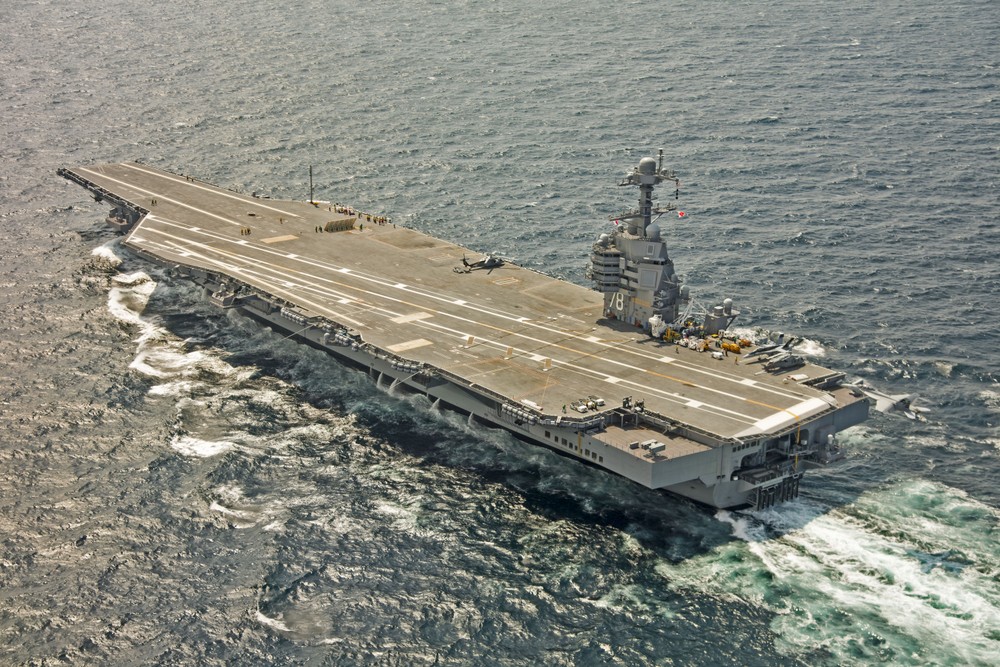 Theo nhiều nguồn tin từ Hải quân Mỹ chi phí để lực lượng này bảo dưỡng tàu sân bay USS Gerald R. Ford sau màn thể hiện kém cỏi trước tàu chiến Nga trong tháng 5 vừa qua sẽ xấp xỉ 63 triệu USD, gói bảo dưỡng này được cho là sẽ giúp chỉ số vận hành trên USS Gerald R. Ford từ 5% hiện tại lên lại con số 90%. Nguồn ảnh: usni.