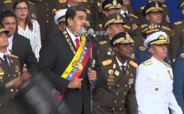 Hôm 4/8 vừa rồi, Tổng thống Nicolás Maduro của Venezuela đã trở thành mục tiêu của một âm mưu ám sát khi những kẻ tấn công sử dụng khi các thiết bị bay không người lái mang theo bom đã nhắm thẳng vào vị trí của ông Maduro trong buổi lễ kỷ niệm 81 năm ngày thành lập Lực lượng Phòng vệ Quốc gia Venezuela. Nguồn ảnh: Sina.