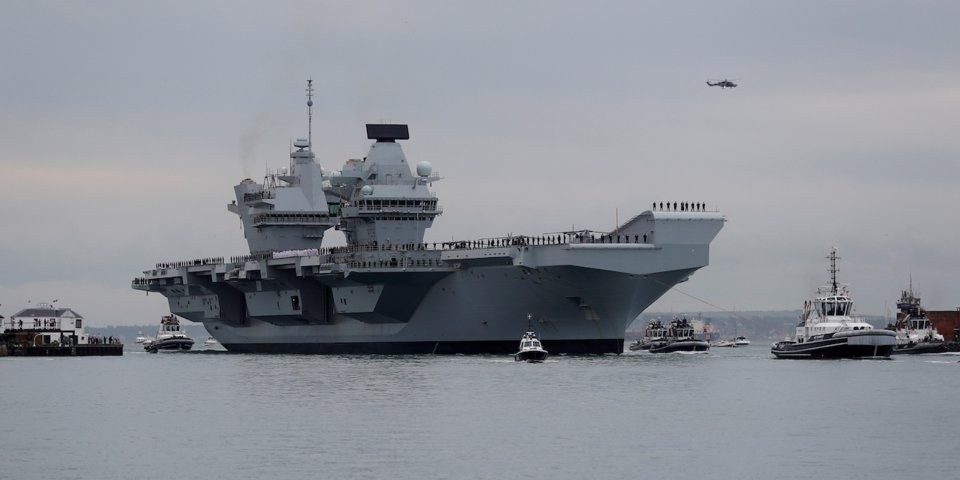 Theo thông tin được Hải quân Anh xác nhận,  tàu sân bay lớn nhất nước Anh chiếc HMS Queen Elizabeth hiện đã rời cảng Portmouth, thẳng hướng tới Mỹ để bắt đầu quá trình vận hành thử nghiệm chiến đấu cơ F-35B tại Mỹ. Nguồn ảnh: BI.