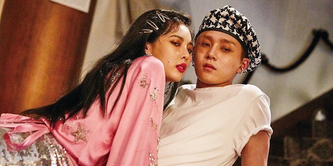 E'Dawn (Pentagon): Đầu tháng 8, tờ TV Reports của Hàn Quốc đưa tin  ca sĩ E'Dawn và đàn chị HyunA đang yêu nhau. Cụ thể, hai ngôi sao thần tượng đã hẹn hò từ tháng 5/2016, trước khi nhóm Pentagon ra mắt. Đông đảo fan hâm mộ quyết tẩy chay E'Dawn vì lừa dối khán giả. "Chúng tôi tức giận vì E'Dawn hầu như im lặng và không có nỗ lực kết nối với fan để giải thích, trong khi HyunA còn tự giác làm điều này trên Instagram của cô ấy", một người bức xúc.