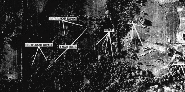  Khủng hoảng tên lửa Cuba bắt đầu từ ngày 14/10/1962 khi Không quân Mỹ sử dụng máy bay trinh thám U-2 và phát hiện các dàn tên lửa đạn đạo tầm trung SS-4 của Liên Xô xuất hiện tại quốc gia này. Nguồn ảnh: BI.