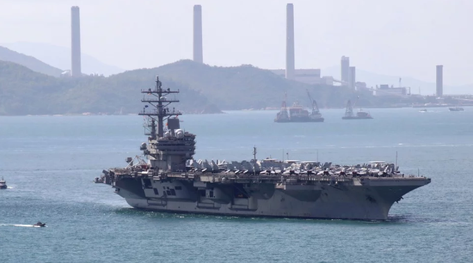  Tàu sân bay USS Ronald Reagan đã tới Hong Kong trưa hôm thứ tư vừa rồi. Ngay sau khi tàu thả neo ở Hong Kong, người dân trong khu vực đã phát hiện ra nhiều vấn đề với các thiết bị sử dụng sóng vô tuyến. Nguồn ảnh: Newyorktimes.