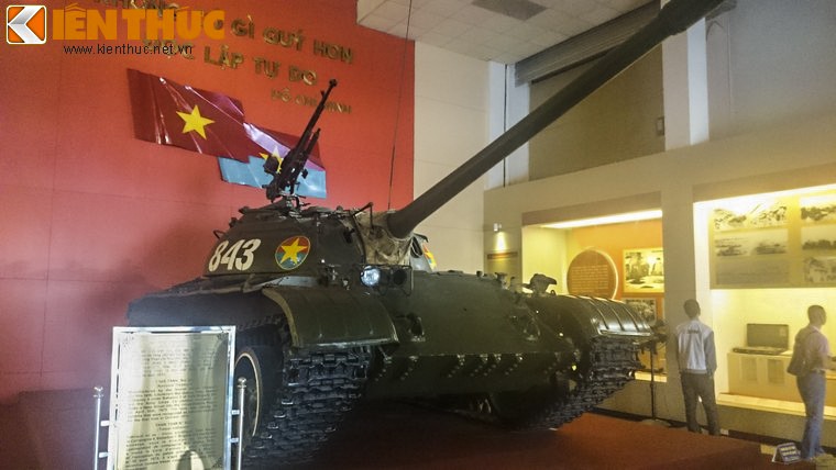 Theo đó sau năm 1975, chiếc xe tăng T-54B mang số hiệu 843 - một trong hai chiếc  xe tăng húc đổ cổng Dinh Độc Lập vào trưa ngày 30/4/1975 đang được lưu giữ và trưng bày tại Bảo Tàng Lịch sử Quân sự Việt Nam, thậm chí nó còn có tên trong danh sách bảo vật quốc gia của nước ta.