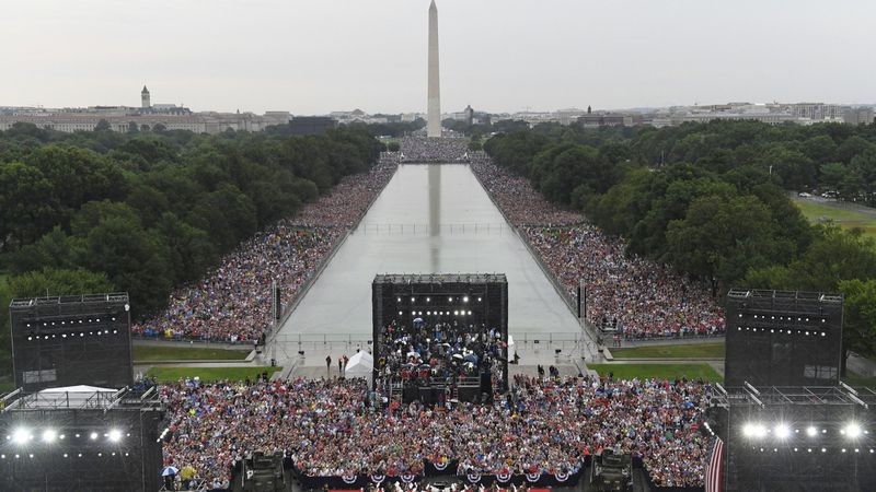 Cuộc diễu binh vừa diễn ra hôm 4/7 vừa rồi tại Washington DC, Mỹ được coi là cuộc diễu binh quy mô hoành tráng nhất lịch sử hiện đại của quốc gia này. Nguồn ảnh: BI.