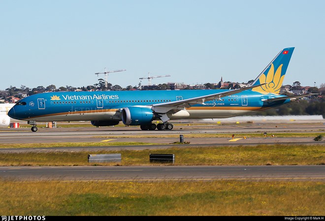 Máy bay Vietnam Airlines suýt hạ cánh không có bánh sau