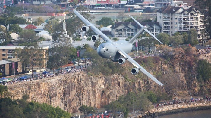 Một loạt các máy bay của  không quân Australia trong đó có những chiếc máy bay vận tải C-17 Globemaster nặng nề và chiến đấu cơ F/A-18 đã có cuộc trình diễn cực kỳ mãn nhãn tại Brisbane, Australia hồi cuối tuần vừa rồi. Nguồn ảnh: BI.