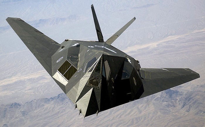 Không chỉ một mà có tới hai chiếc  F-117 Nighthawk đã được phát hiện đang bay ở bãi huấn luyện Tonopah của Không quân Mỹ hồi tháng 10 vừa rồi. Nguồn ảnh: Pinterest.