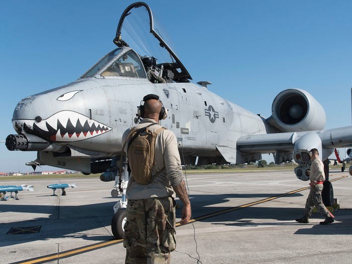  Cường kích cơ A-10 Thunderbolt II của Mỹ được xếp vào loại máy bay chi viện hoả lực có trang bị hai chỗ ngồi, được sử dụng suốt từ năm 1977 cho tới nay. Nguồn ảnh: Pinterest.