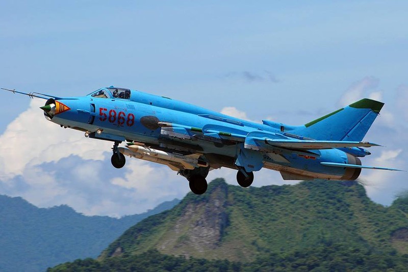 Theo bảng công bố của World Air Forces vừa mới phát hành,  Không quân Việt Nam hiện đang sở hữu 34 máy bay cánh cụp cánh xoè Su-22. Nguồn ảnh: Airliners.