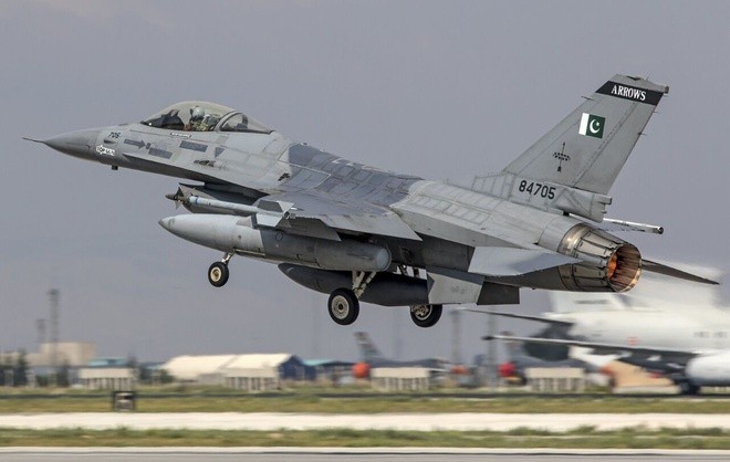 Hôm 11/3, một  chiến đấu cơ F-16 của Pakistan đã rơi trong khi bay huấn luyện. Hiện tại vẫn chưa rõ tình trạng của phi công. Nguồn ảnh: Pinterest.