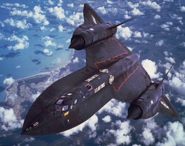  Blackbird SR-71 là máy bay trinh sát chiến lược tầm xa do tập đoàn Lockheed của Mỹ phát triển vào những năm 1960, giai đoạn đỉnh điểm của Chiến tranh Lạnh.