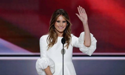 Phu nhân  Tổng thống Mỹ Donald Trump - bà Melania Trump luôn xuất hiện với những món phụ kiện và trang sức cực kỳ đắt giá. Ảnh: Los Angeles Times.