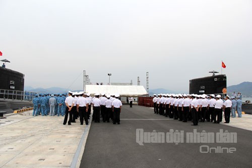 Thượng tá Trần Thanh Nghiêm, Lữ đoàn trưởng Lữ đoàn tàu ngầm 189, cho biết: “Chúng tôi vừa thực hiện nhiệm vụ thường xuyên, vừa tổ chức huấn luyện và chuẩn bị chu đáo cho lễ thượng cờ cấp quốc gia. Mặc dù thời gian còn lại không nhiều nhưng cán bộ, chiến sĩ toàn đơn vị sẽ quyết tâm cao nhất để hoàn thành tốt mọi nhiệm vụ”.