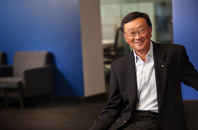 CEO BlackBerry: có thể sẽ bán mảng kinh doanh thiết bị cầm tay. Giám đốc điều hành BlackBerry John Chen cho biết nếu mảng kinh doanh thiết bị cầm tay tiếp tục thua lỗ, ông sẽ nghĩ đến khả năng bán mảng kinh doanh này đi để tập trung vào những mảng khác , trong đó có mảng bảo mật.