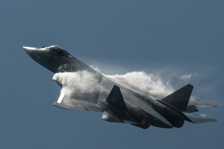 Máy bay PAK FA của Nga lần đầu được trưng bày cho công chúng xem vào tháng 8/2011 tại triển lãm hàng không vũ trụ quốc tế MAKS-2011.