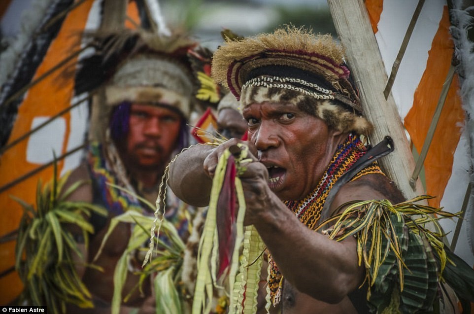  Lễ hội Goroka ở Papua New Guiea thu hút hàng nghìn lượt du khách mỗi năm. Các tiết mục trình diễn trang phục, ca vũ sẽ diễn ra trong lễ hội.