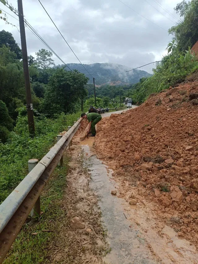 Mưa lớn cộng với lũ các sông vẫn cao, khiến nhiều huyện và thành phố Cao Bằng ngập lụt, sạt lở. (Ảnh vtv.vn)