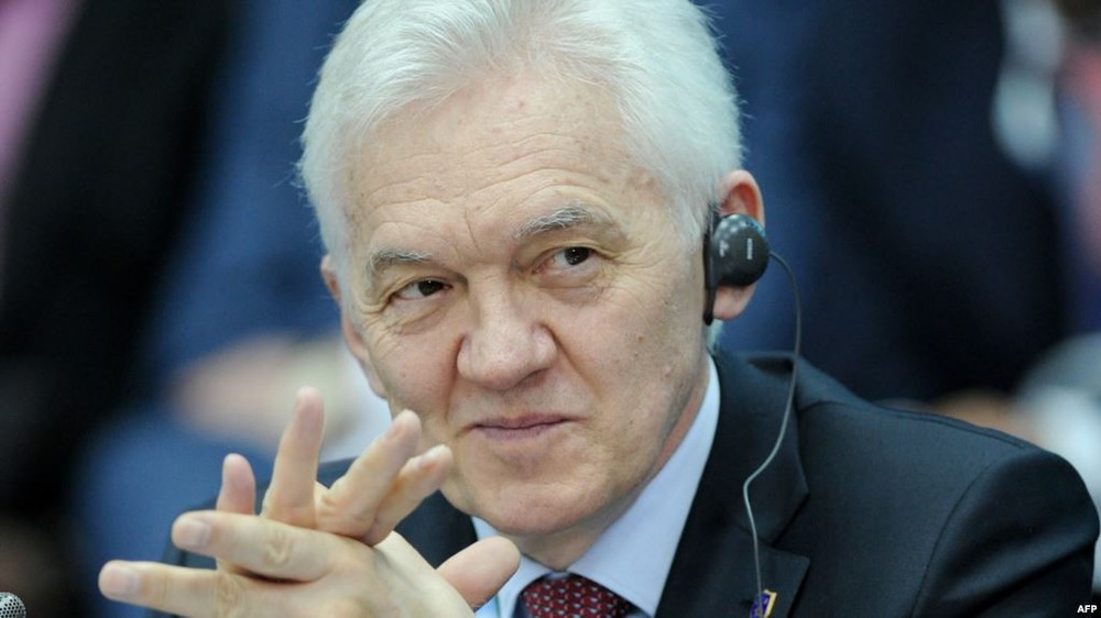 Gennady Timchenko Tổng tài sản: 16,6 tỷ USD  Gennady Timchenko là bạn thân của Tổng thống Nga Vladimir Putin. Ông là cổ đông lớn ở công ty Stroytransgaz, đơn vị đã nhận được hợp đồng 530 triệu USD để xây dựng sân vận động tại Volgograd và Nizhny Novgorod.