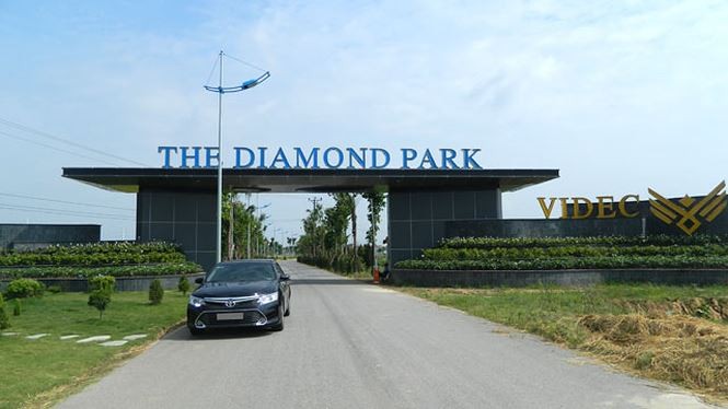 10 năm trước, Dự án xây dựng Khu nhà ở cho người thu nhập thấp  The Diamond Park ở xã Tiền Phong, huyện Mê Linh (Hà Nội) được kỳ vọng sẽ giúp hàng nghìn công nhân ở các khu công nghiệp, cũng như các đối tượng chính sách xã hội tại đây có những ngôi nhà giá rẻ, hiện đại.