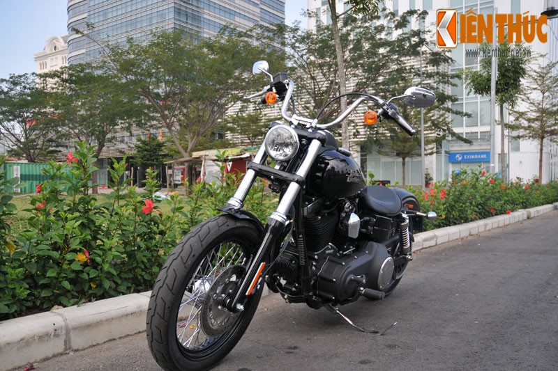  Street Bob là mẫu bobber mới nhất thuộc dòng Dyna của hãng xe đình đám Harley Davidson. Xe được tối giản và cải tiến đến mức nguyên bản nhất của dòng xe bobber.