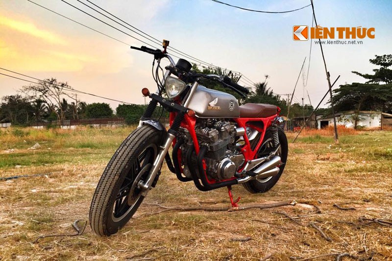 Chiếc  Honda CB750 custom date 1981 được một tay độ có tiếng tại Tp.HCM len hình theo mẫu classic bike.