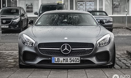 Tesla S P85D 700 hp thất bại trước Mercedes-AMG GT S