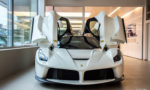 Siêu xe LaFerrari dính án triệu hồi bởi hai lỗi “lãng xẹt“