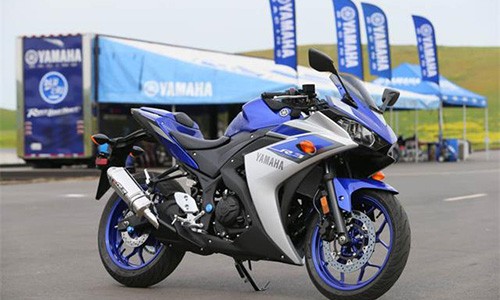 YZF-R3 chốt giá 103 triệu, Kawasaki Ninja 300 dè chừng 