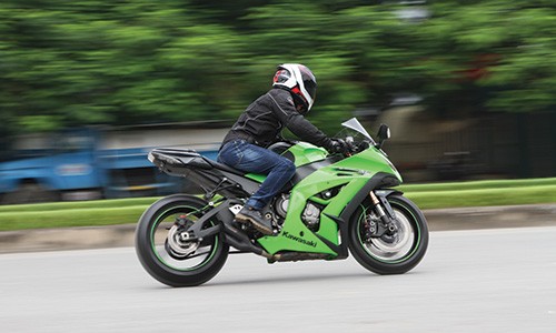 Kawasaki Ninja ZX-10R: Kẻ chinh phục tốc độ