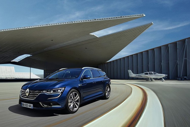 Về thiết kế, phiên bản mới Renault Talisman Estate không quá khác biệt so với phiên bản sedan đã từng xuất hiện hồi tháng 7 vừa qua.