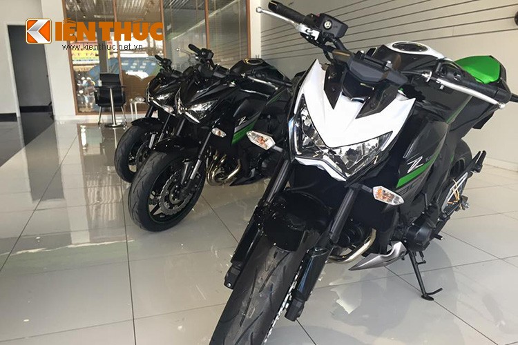 Được biết đây là những chiếc  Kawasaki Z800 ABS 2016 chính hãng và không chính hãng với đủ các mầu đã được nhập về thị trường Việt Nam và có mặt tại TP HCM.