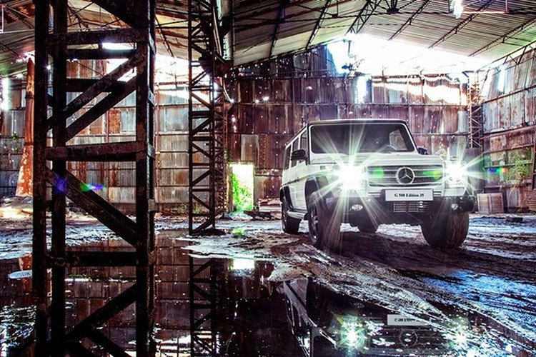 Để đánh dấu sự thành công cũng như chặng đường 35 năm phát triển của G-Class, Mercedes-Benz đã cho ra đời một phiên bản đặc biệt G 500 Edition 35. Chỉ có 350 chiếc  G500 Edition 35 trên toàn Thế giới.