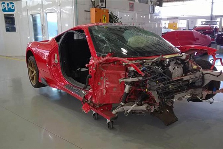 Được biết, chiếc  siêu xe Ferrari 458 Speciale này đã từng gặp tai nạn đâm trực diện tại Johannesburg, Nam Phi cách đây vài tháng.